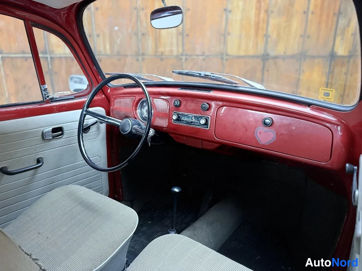 Punainen Volkswagen Kupla 1968, ohjaamo, kuva 23