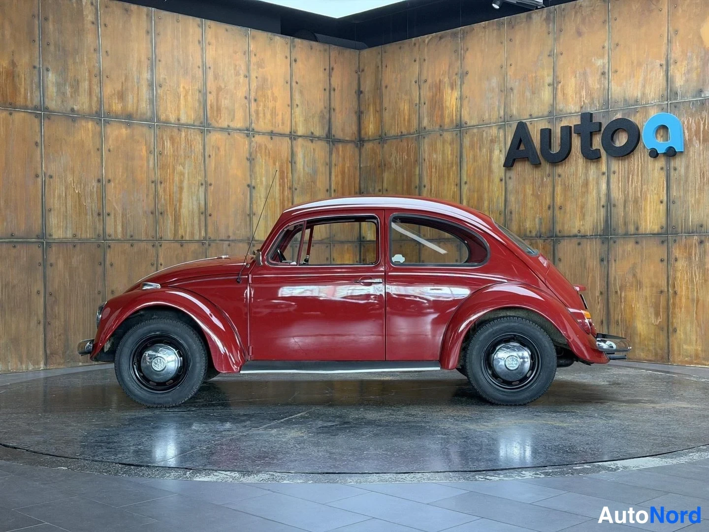Punainen Volkswagen Kupla 1968, sivulta, kuva 11