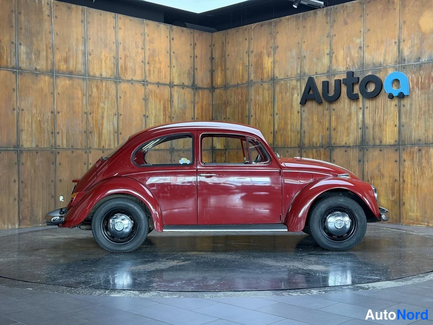 Punainen Volkswagen Kupla 1968, sivulta, kuva 12