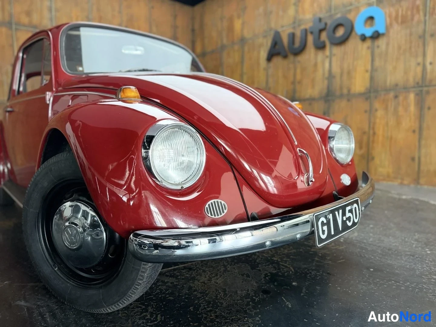Punainen Volkswagen Kupla 1968, etuviisto, keula oikealle, kuva 7