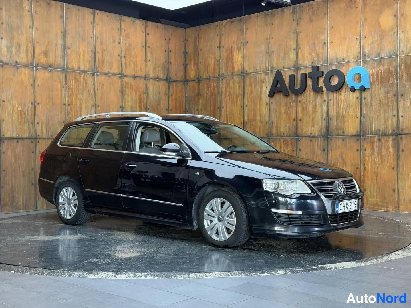 Musta Volkswagen Passat 2010, etuviisto, keula oikealle, kuva 5