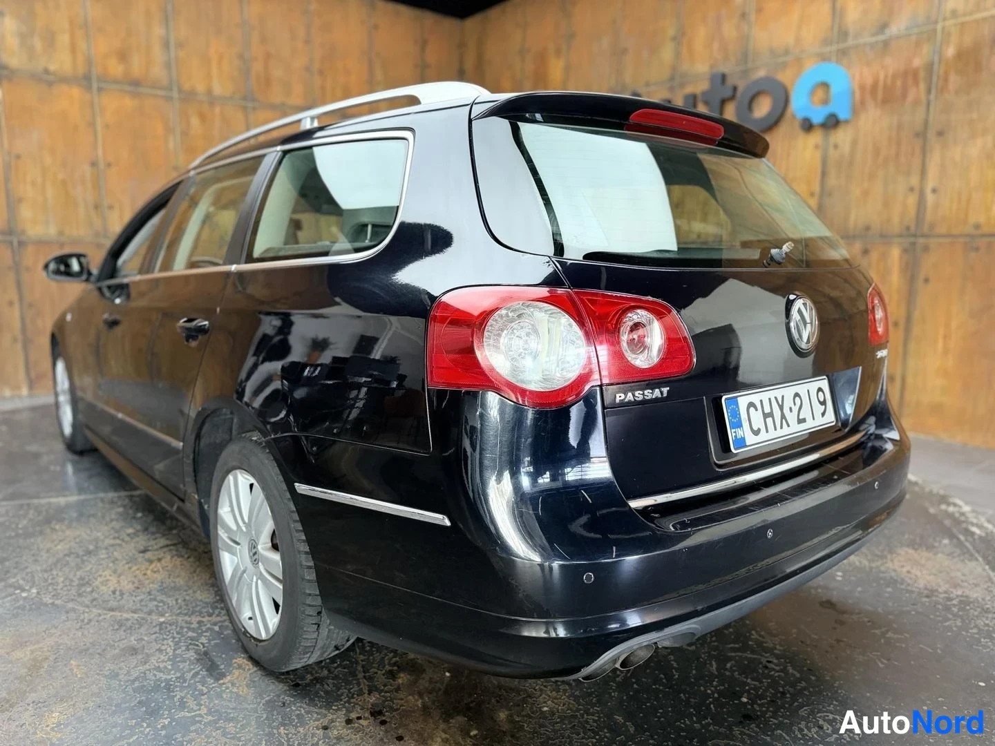 Musta Volkswagen Passat 2010, takaviisto, kuva 14