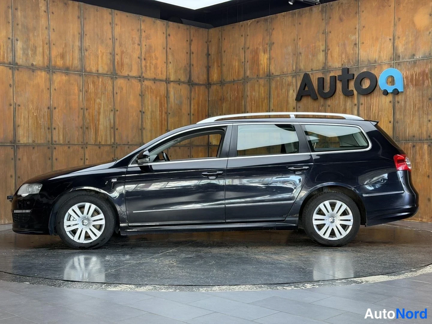 Musta Volkswagen Passat 2010, etuviisto, keula vasemmalle, kuva 3