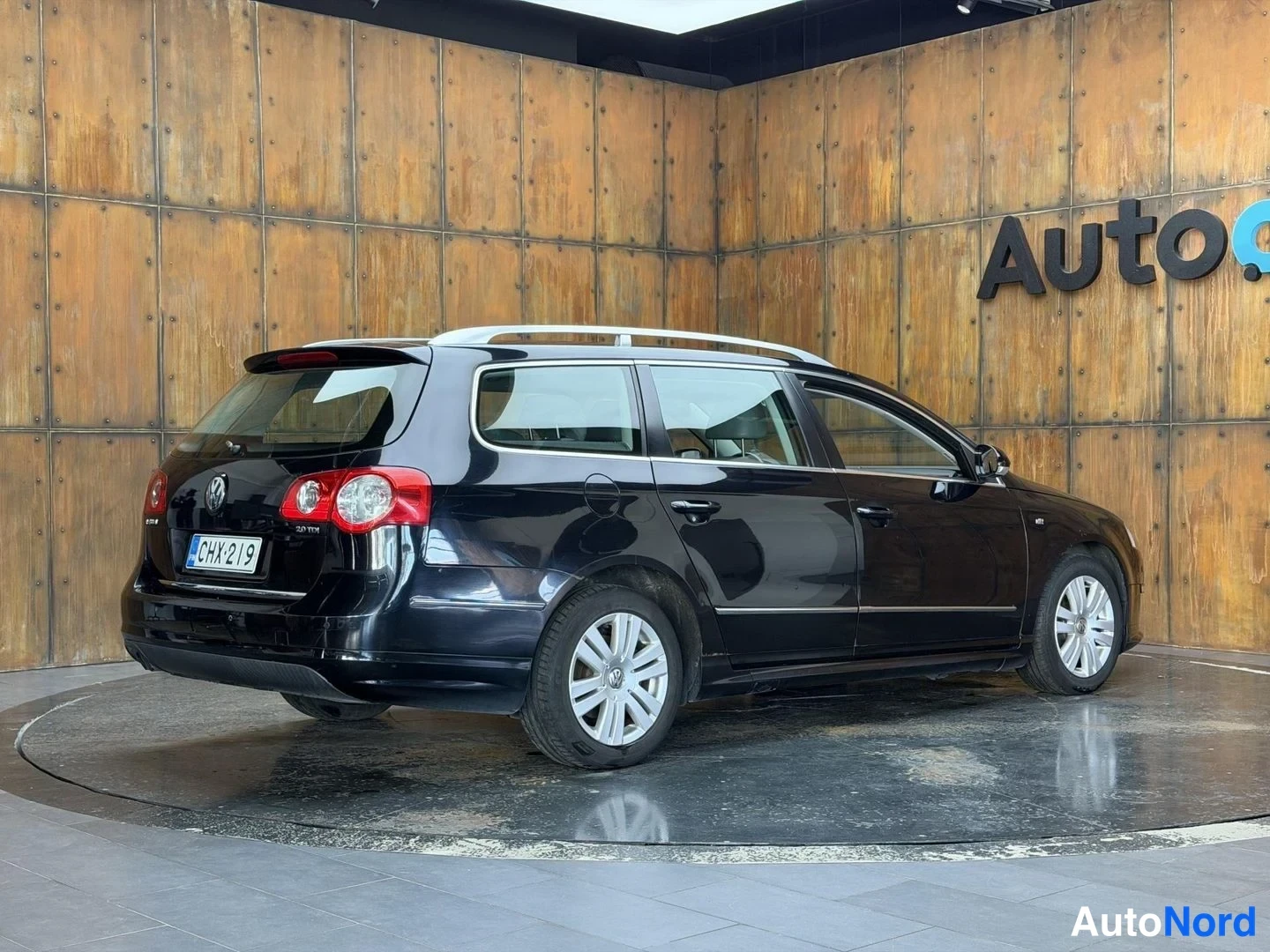 Musta Volkswagen Passat 2010, takaviisto, kuva 11