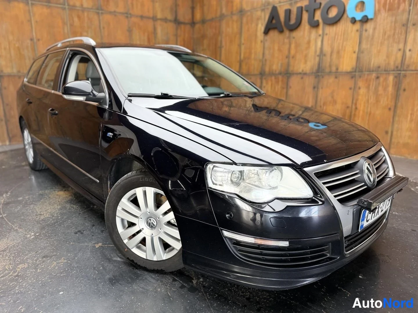 Musta Volkswagen Passat 2010, etuviisto, keula oikealle, kuva 6
