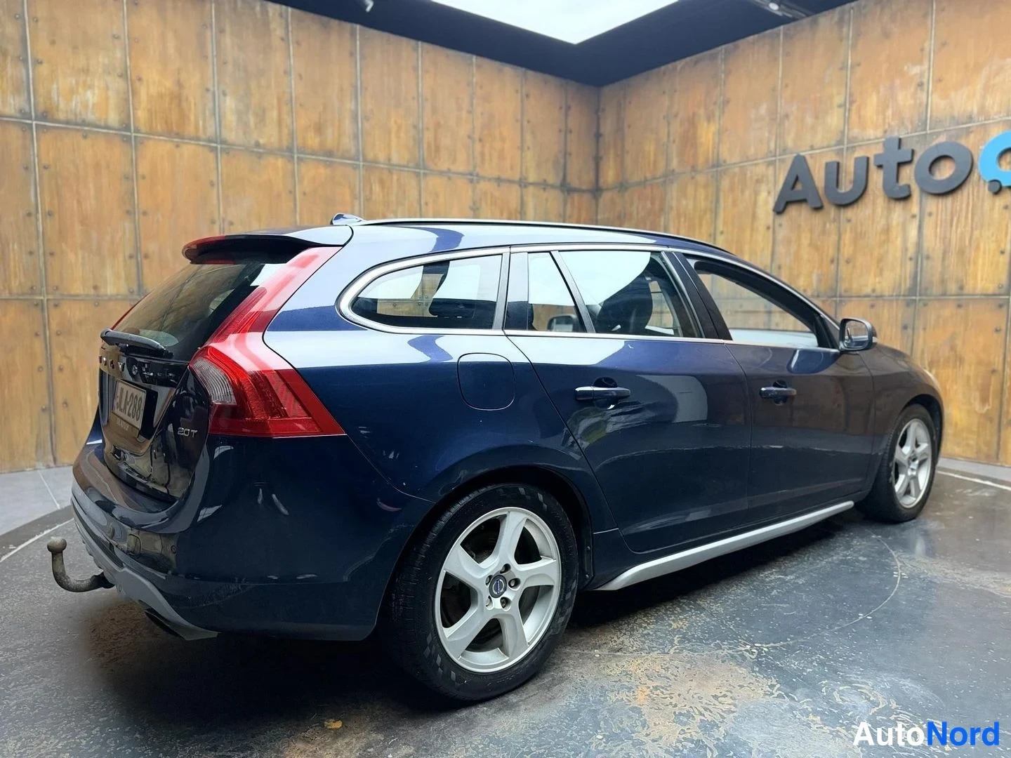 Sininen Volvo V60 2010, takaviisto, kuva 12