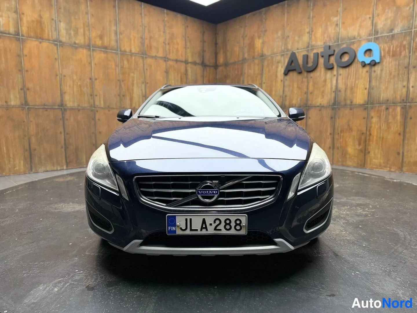Sininen Volvo V60 2010, edestä, kuva 7