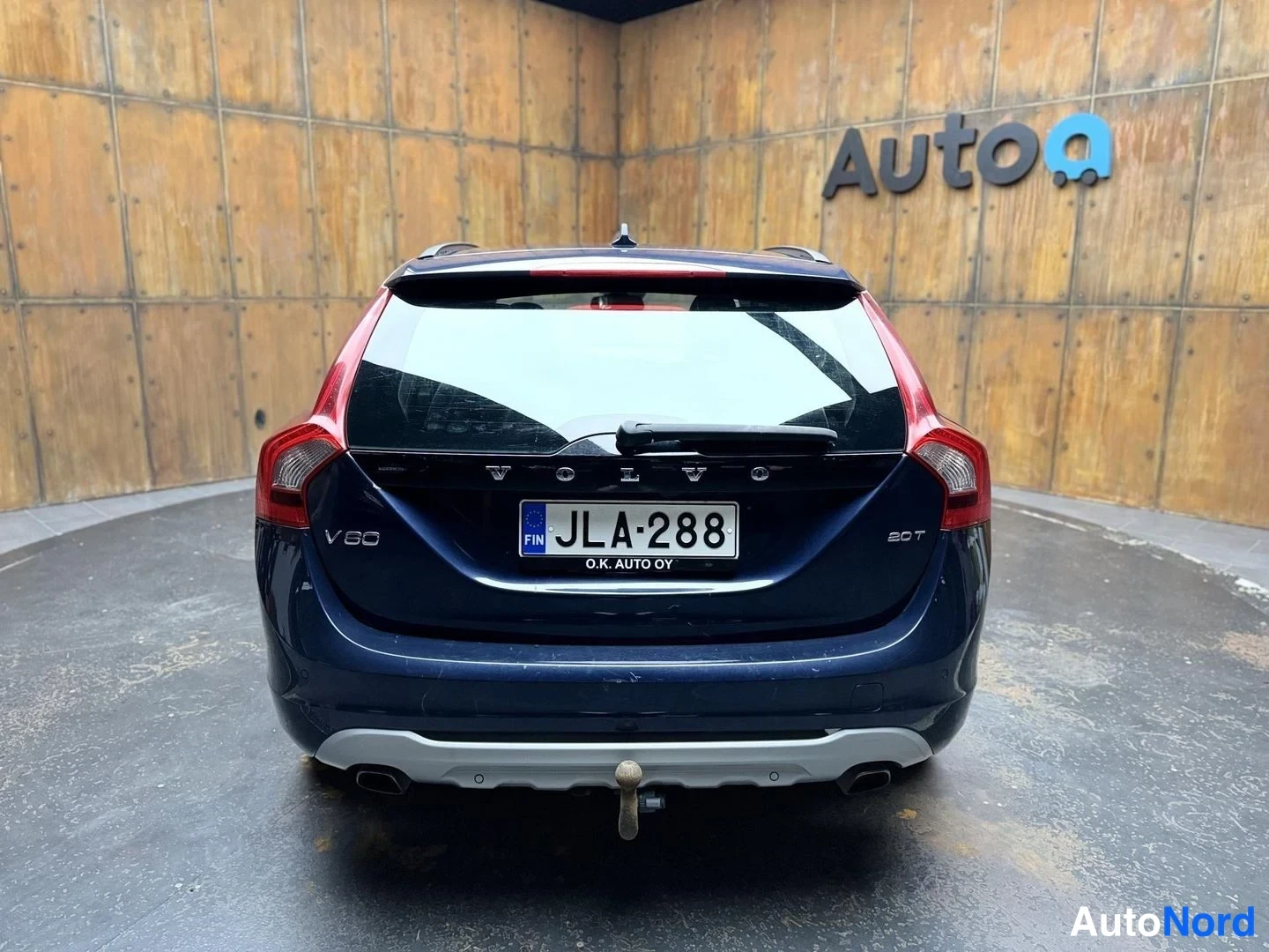 Sininen Volvo V60 2010, takaa, kuva 14