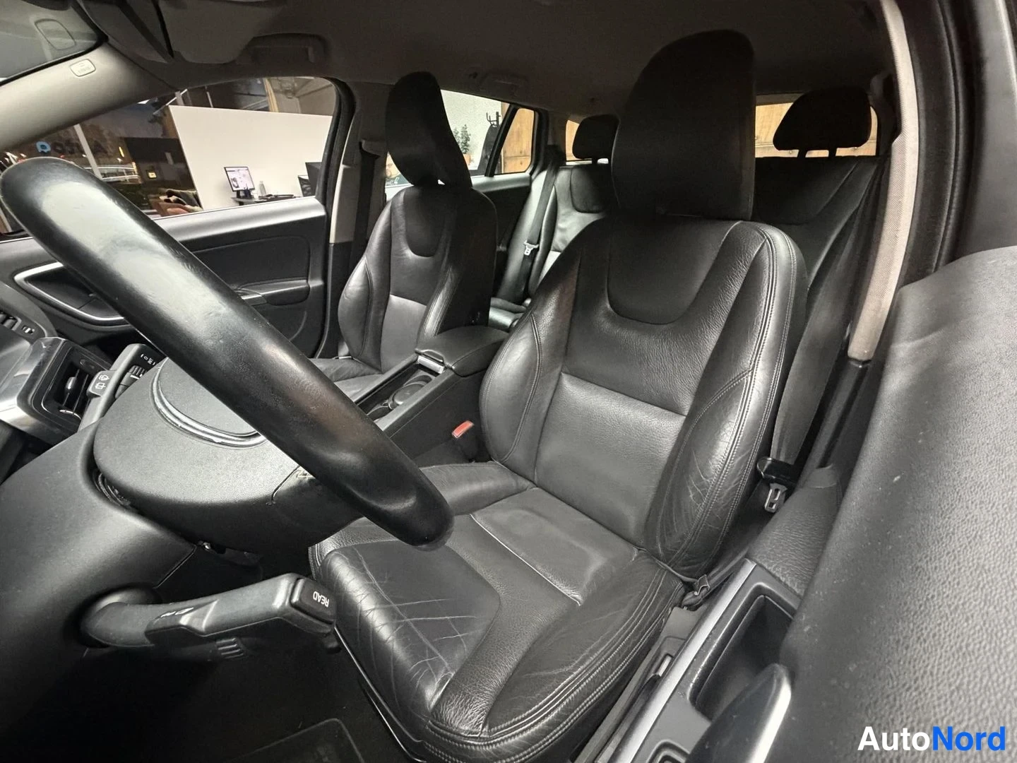 Sininen Volvo V60 2010, etuistuimet, kuva 18