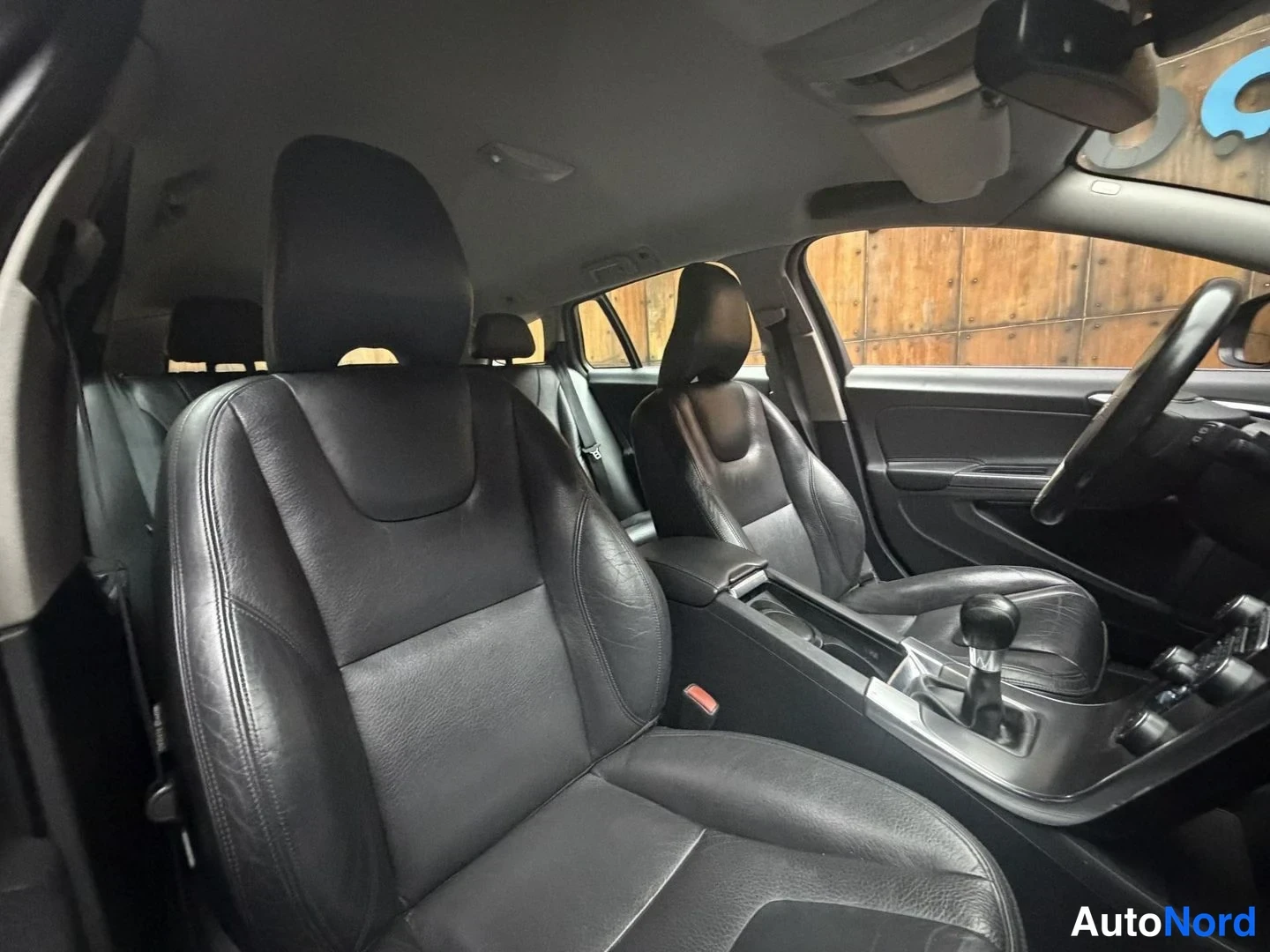 Sininen Volvo V60 2010, etuistuimet, kuva 19