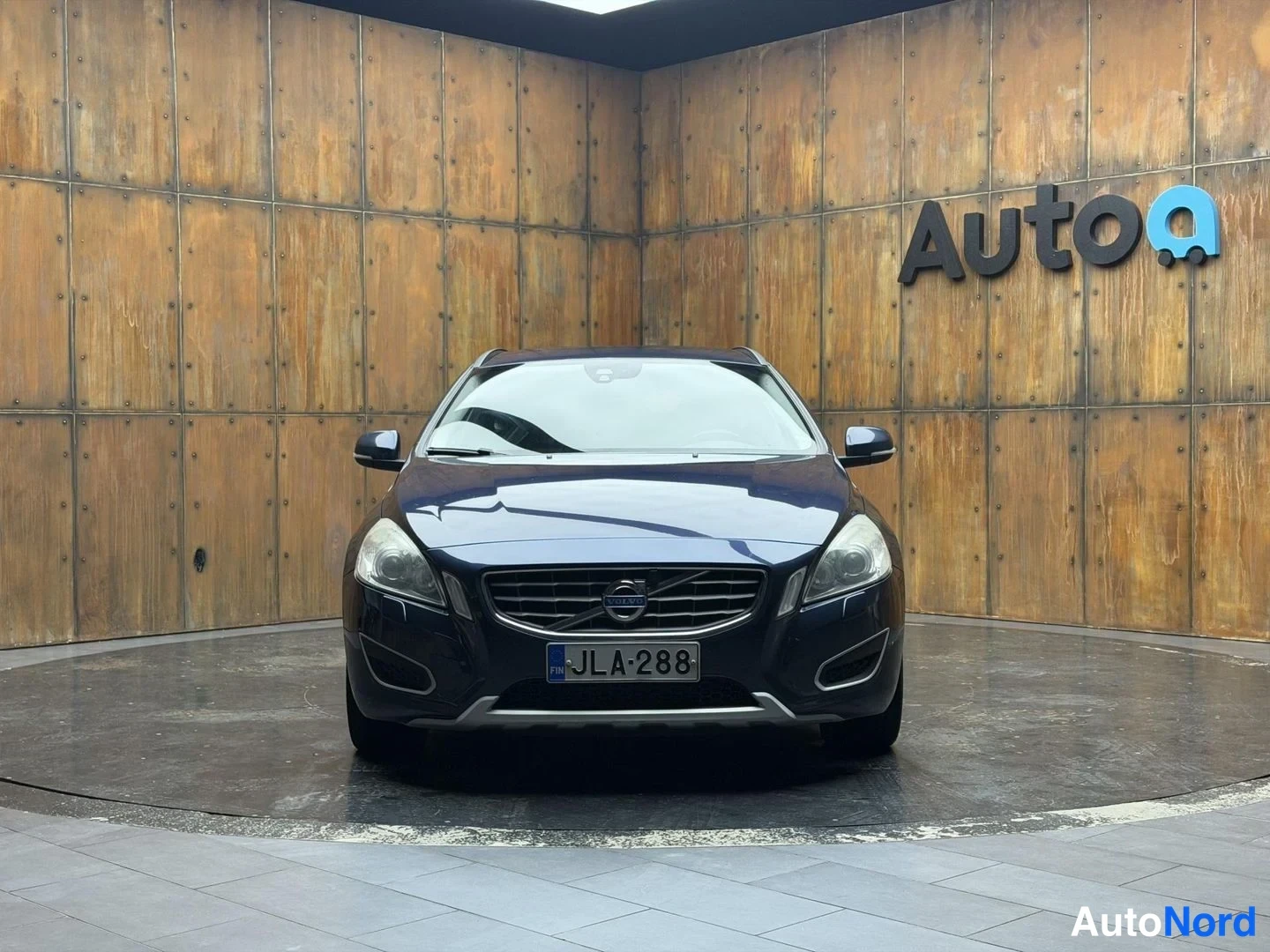 Sininen Volvo V60 2010, edestä, kuva 6