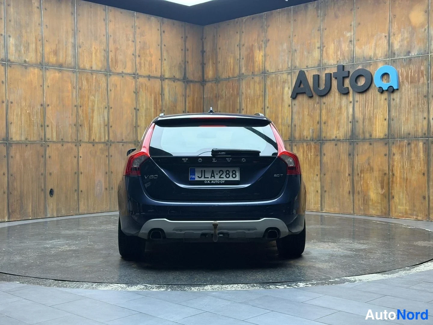 Sininen Volvo V60 2010, takaa, kuva 13