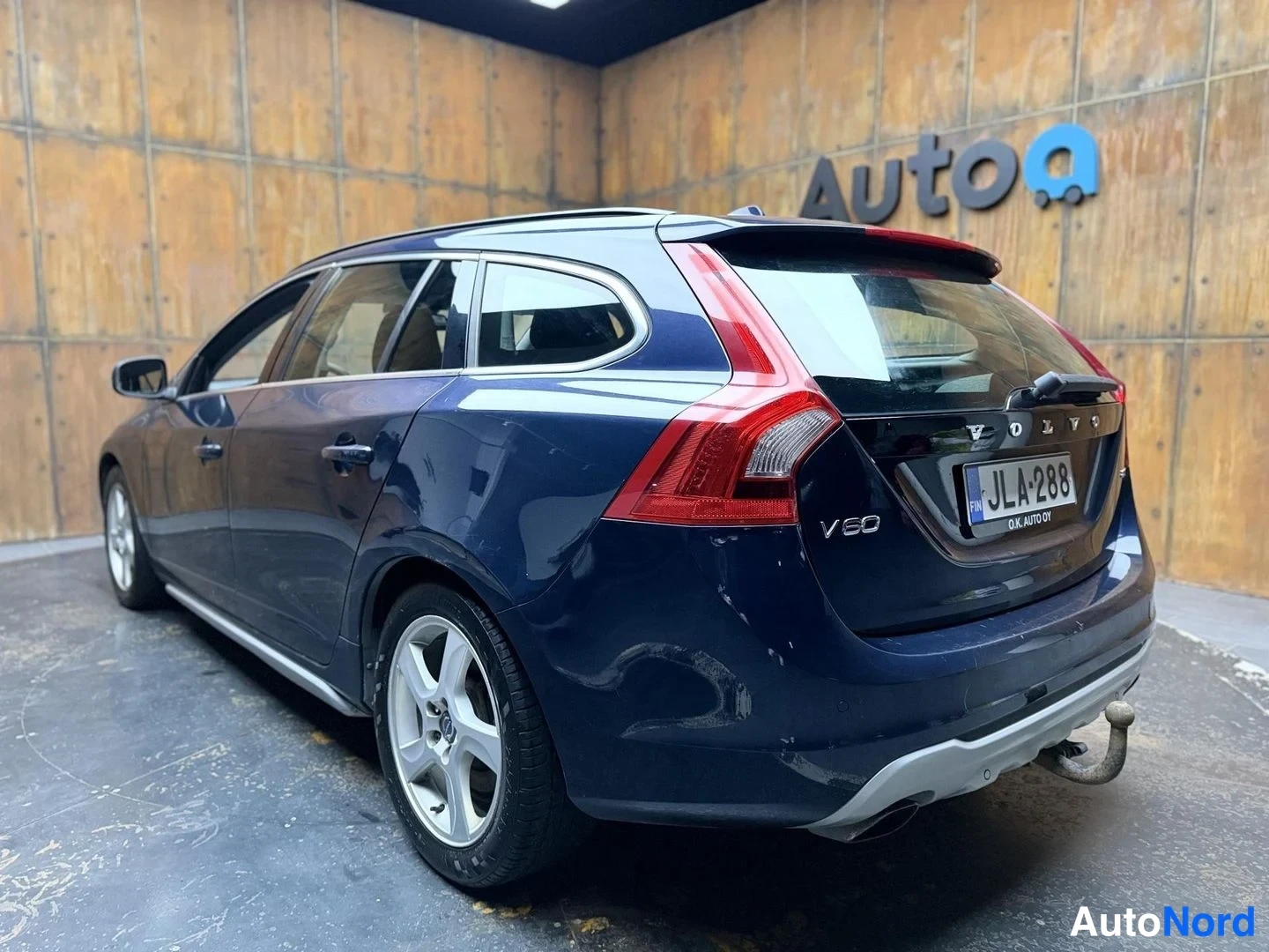 Sininen Volvo V60 2010, takaviisto, kuva 11