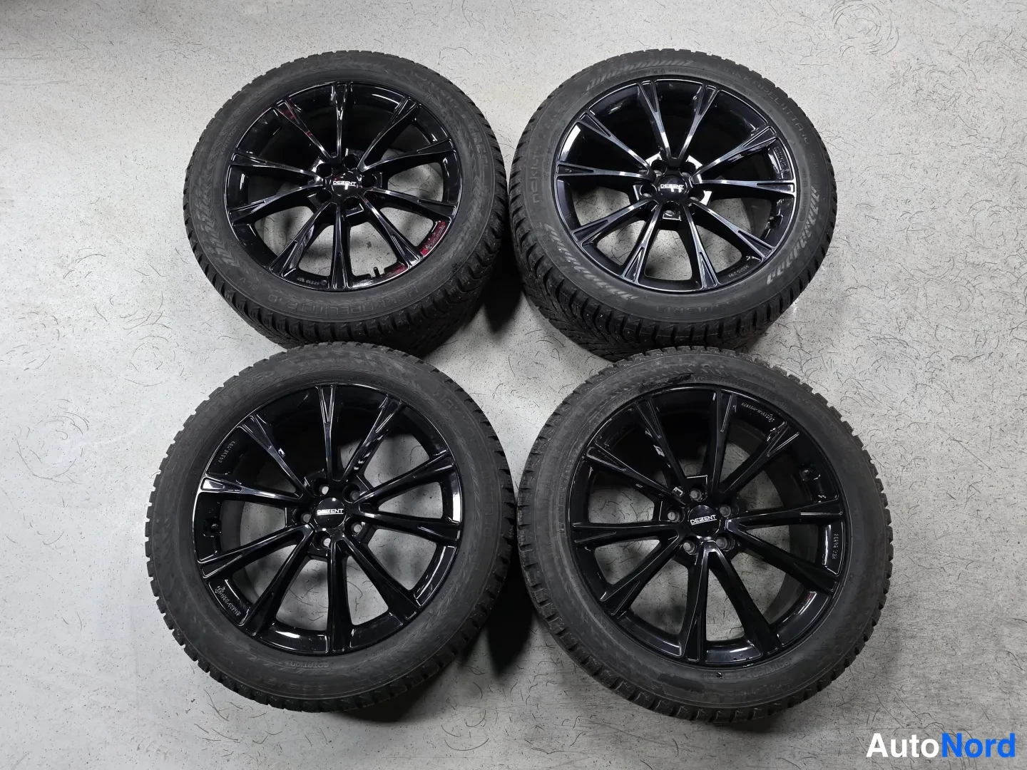 Musta Volvo XC40 2023, yksityiskohta, kuva 17