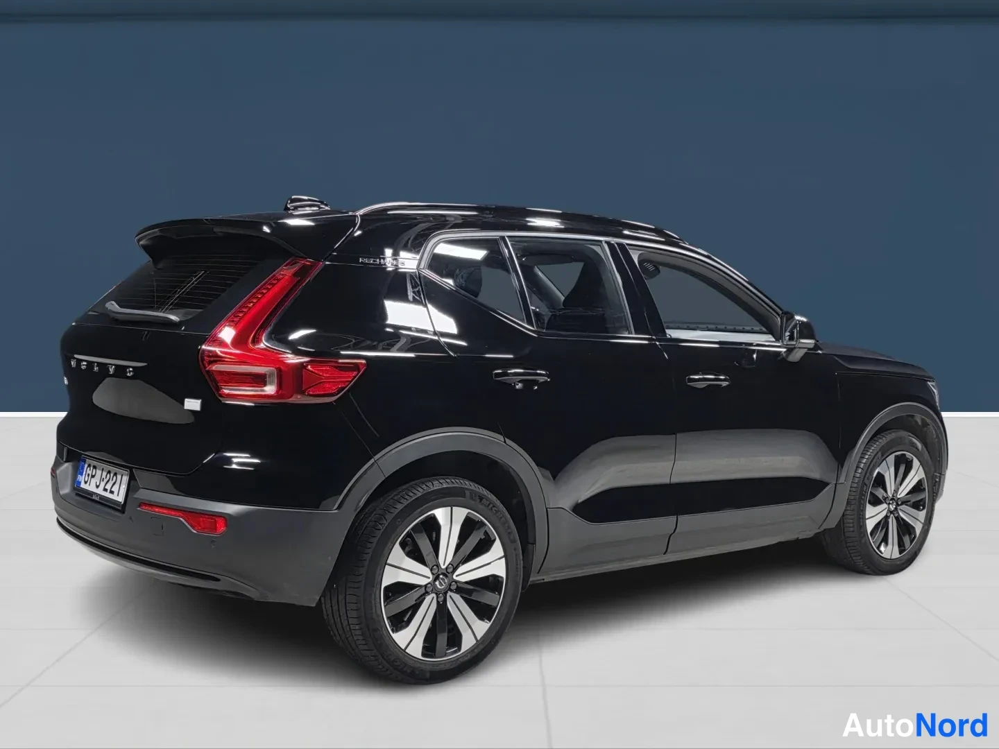 Musta Volvo XC40 2023, takaviisto, kuva 6