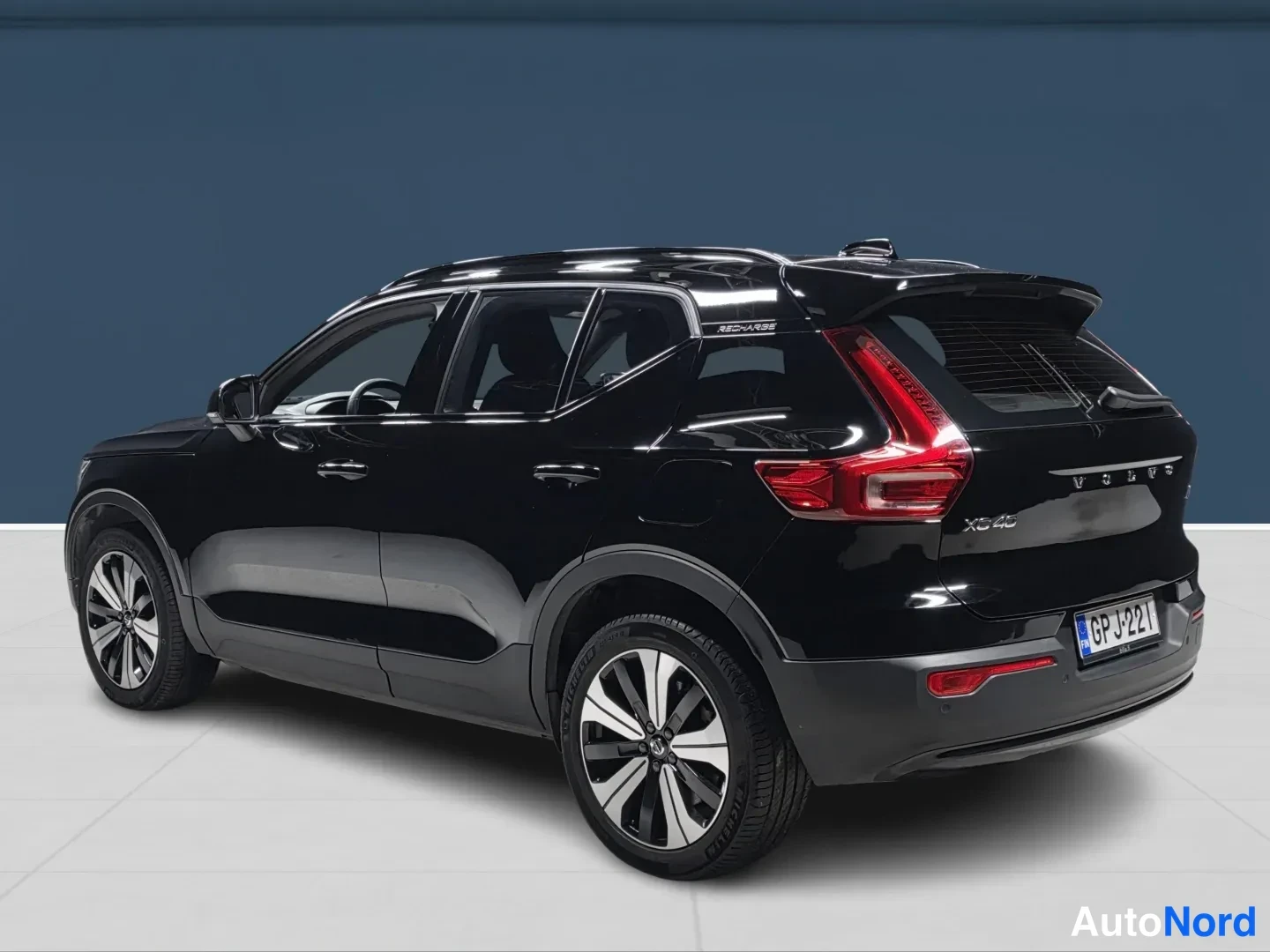 Musta Volvo XC40 2023, takaviisto, kuva 5