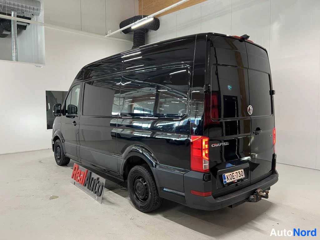 Musta Volkswagen Crafter 2019, takaviisto, kuva 6