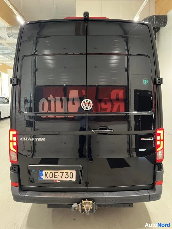 Musta Volkswagen Crafter 2019, takaa, kuva 8