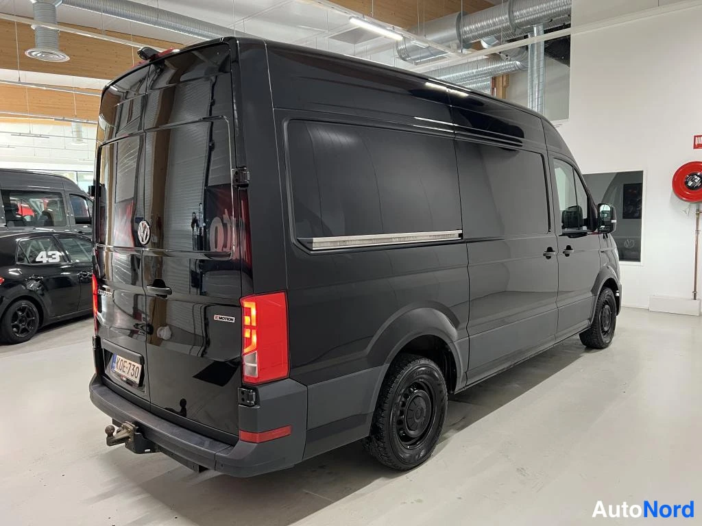 Musta Volkswagen Crafter 2019, takaviisto, kuva 7