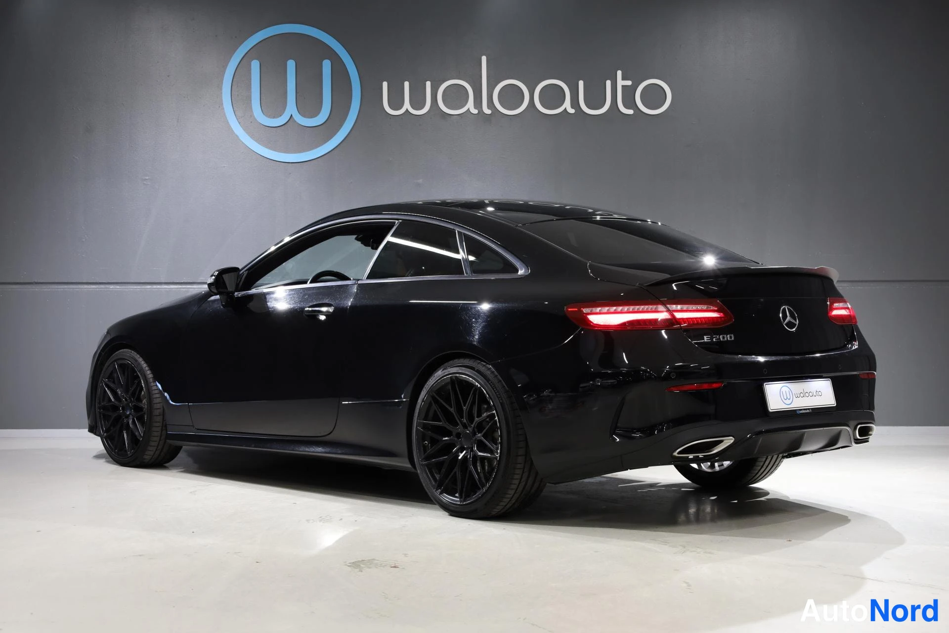 Black Mercedes-Benz E 2017, rear three-quarter, photo 6