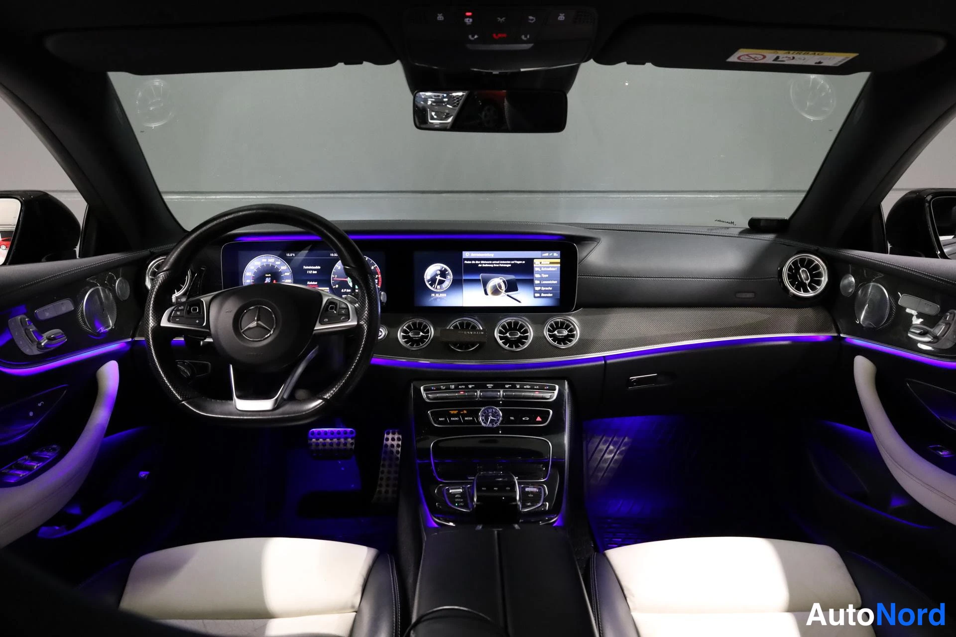 Black Mercedes-Benz E 2017, cockpit, photo 10