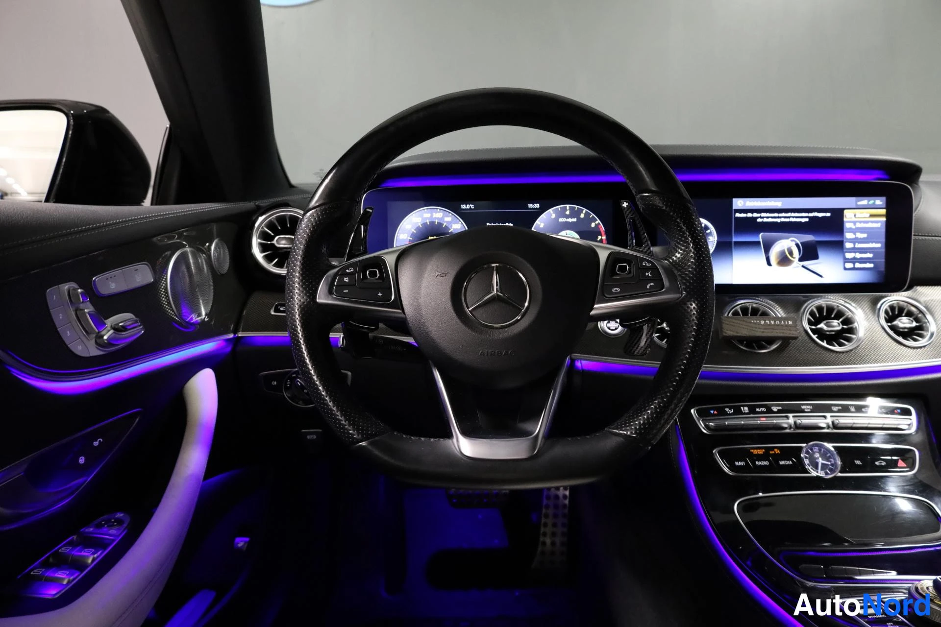 Black Mercedes-Benz E 2017, cockpit, photo 12
