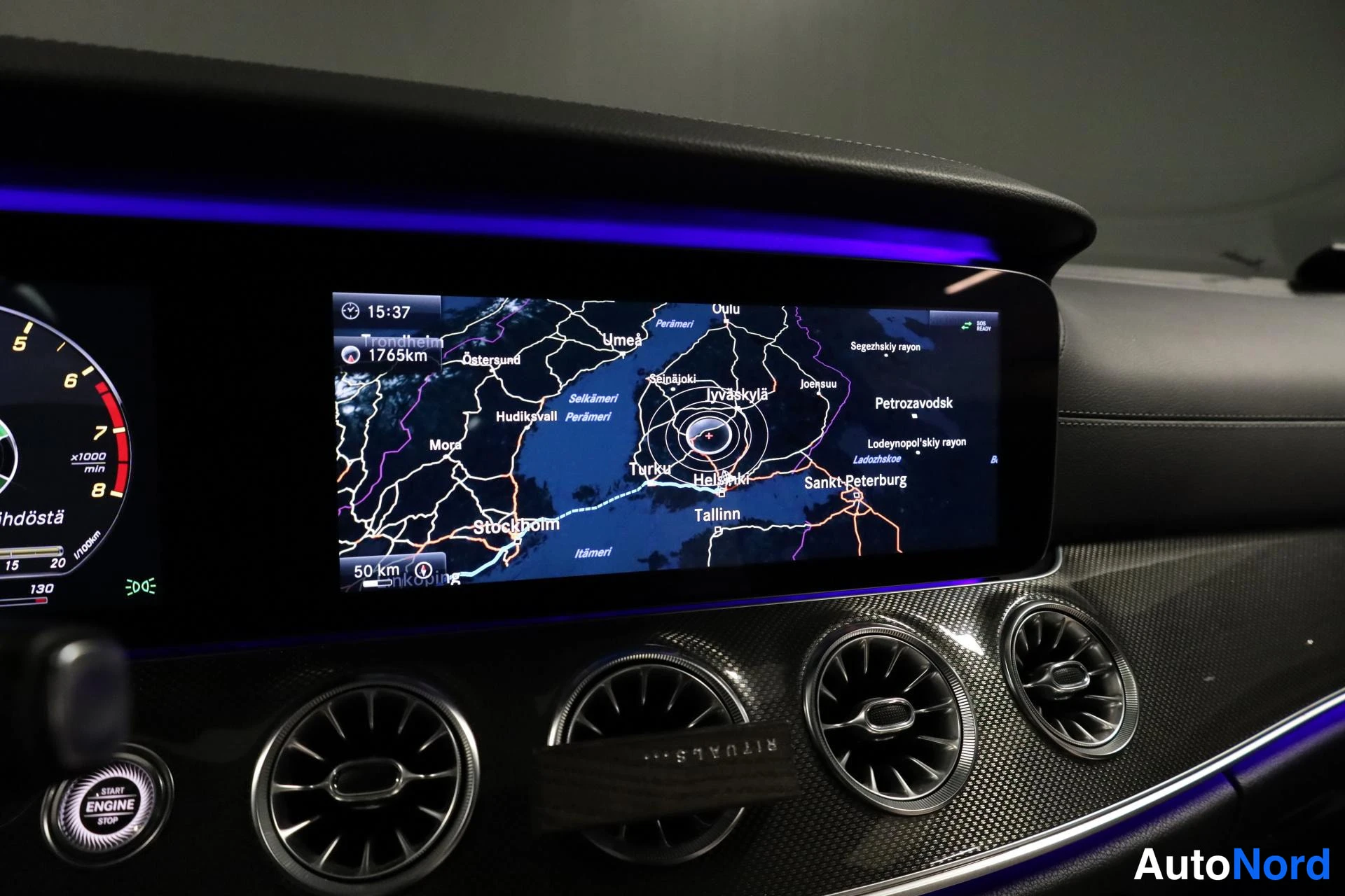 Black Mercedes-Benz E 2017, detail, photo 23