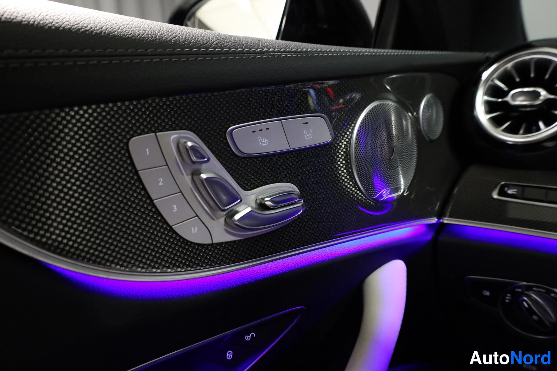 Black Mercedes-Benz E 2017, detail, photo 25