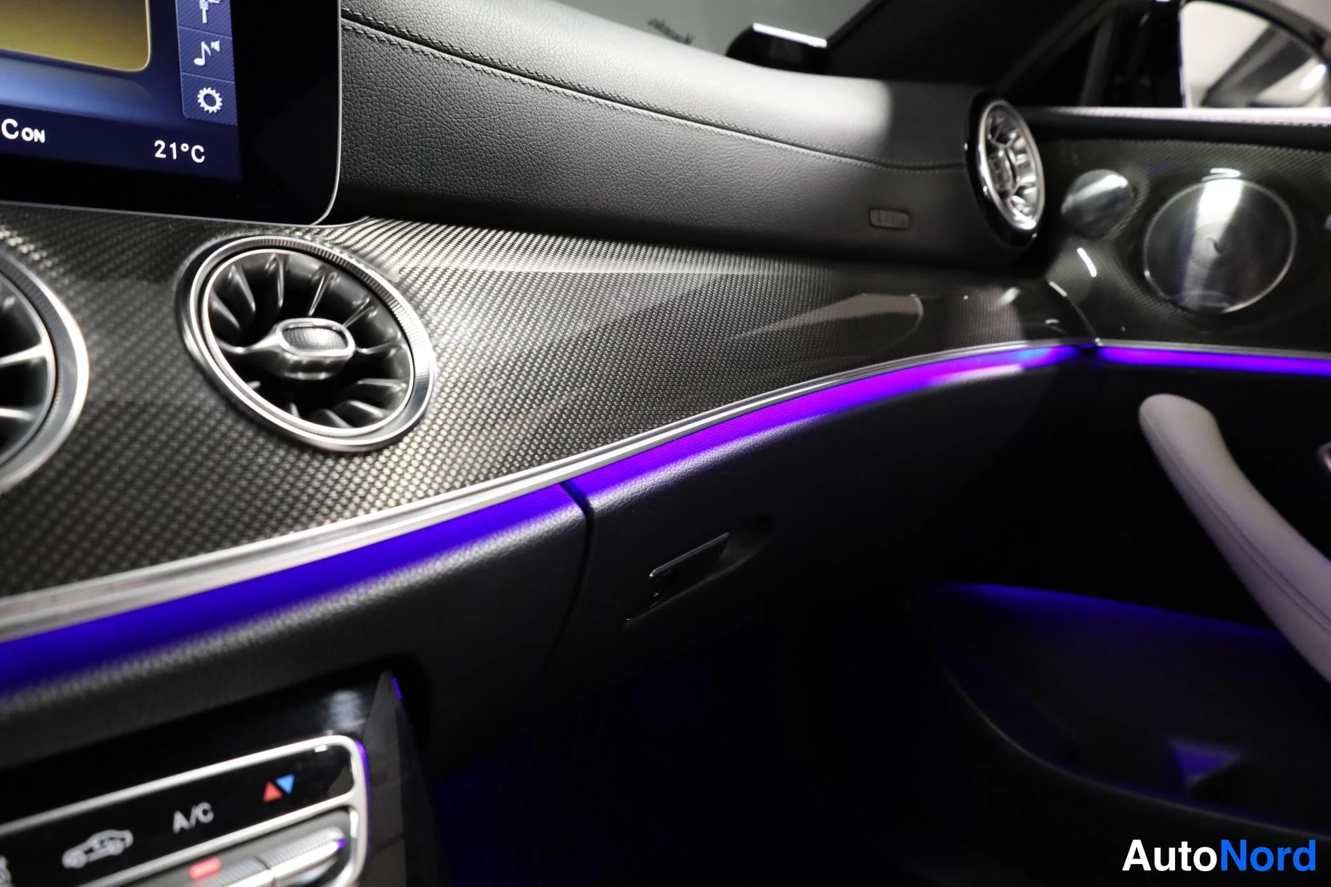 Black Mercedes-Benz E 2017, cockpit, photo 13