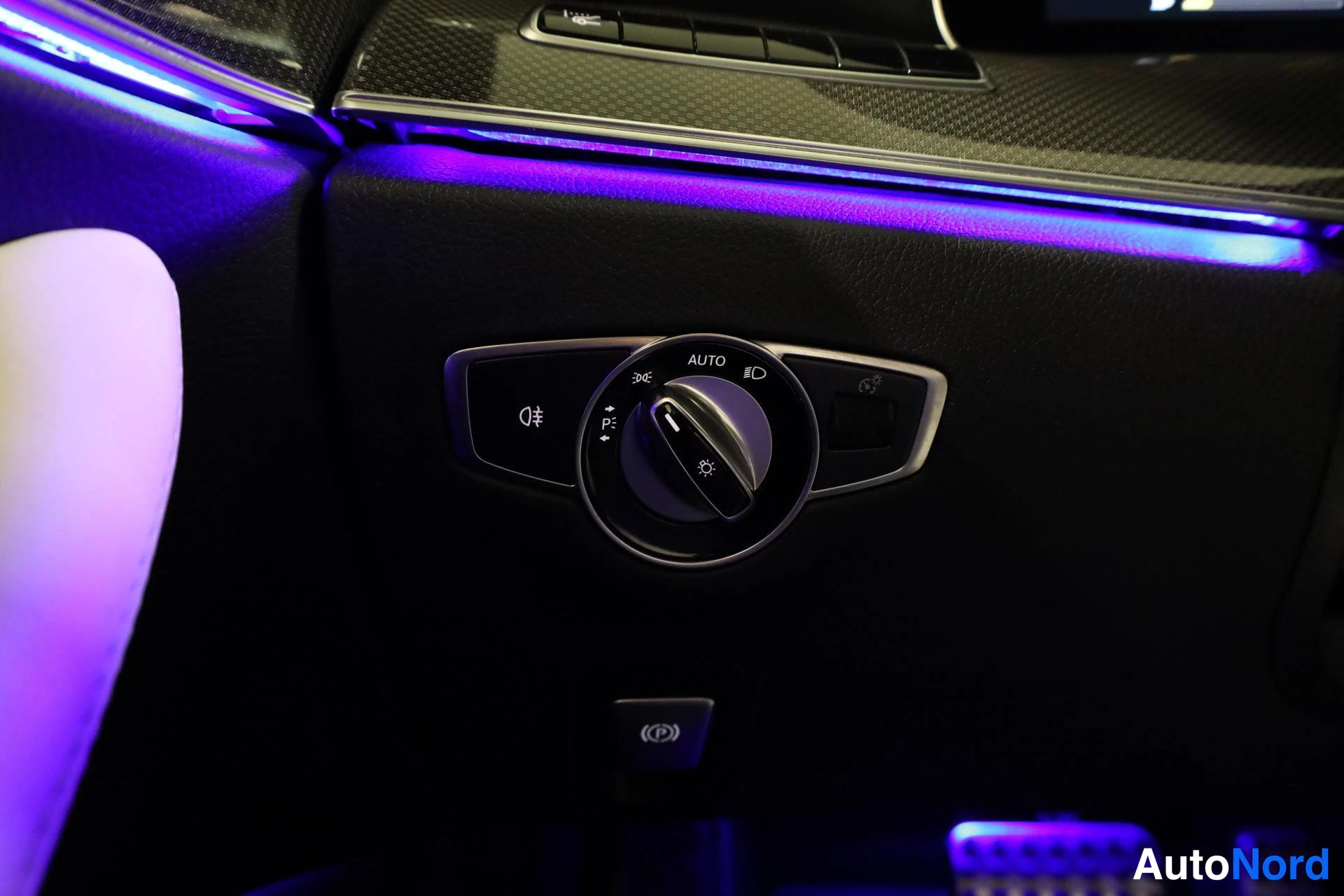 Black Mercedes-Benz E 2017, detail, photo 27