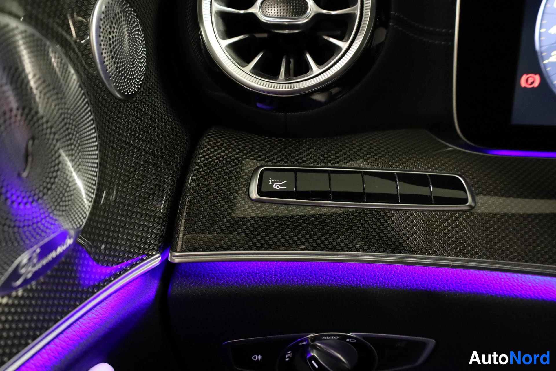 Black Mercedes-Benz E 2017, detail, photo 30