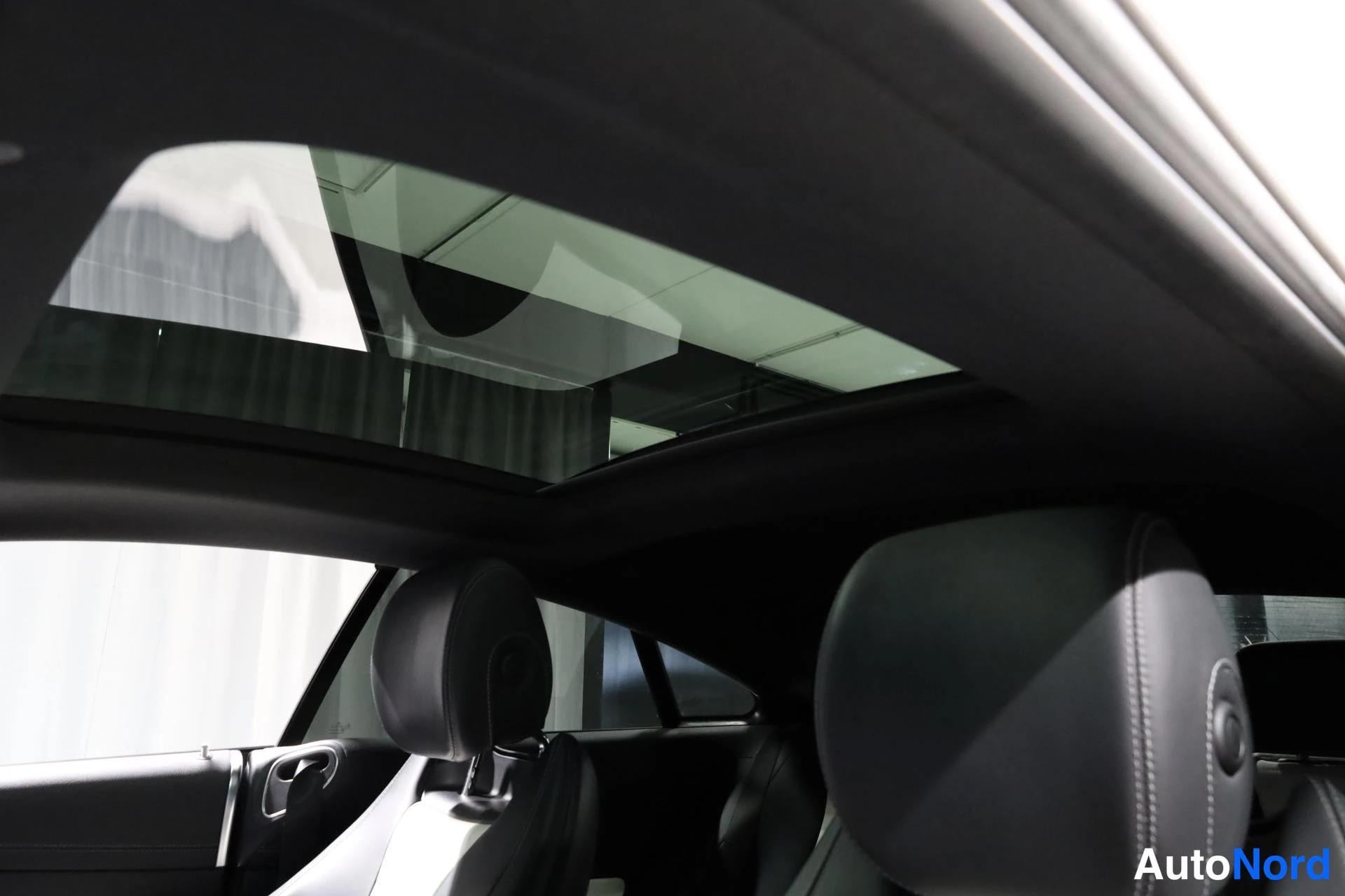 Black Mercedes-Benz E 2017, detail, photo 28