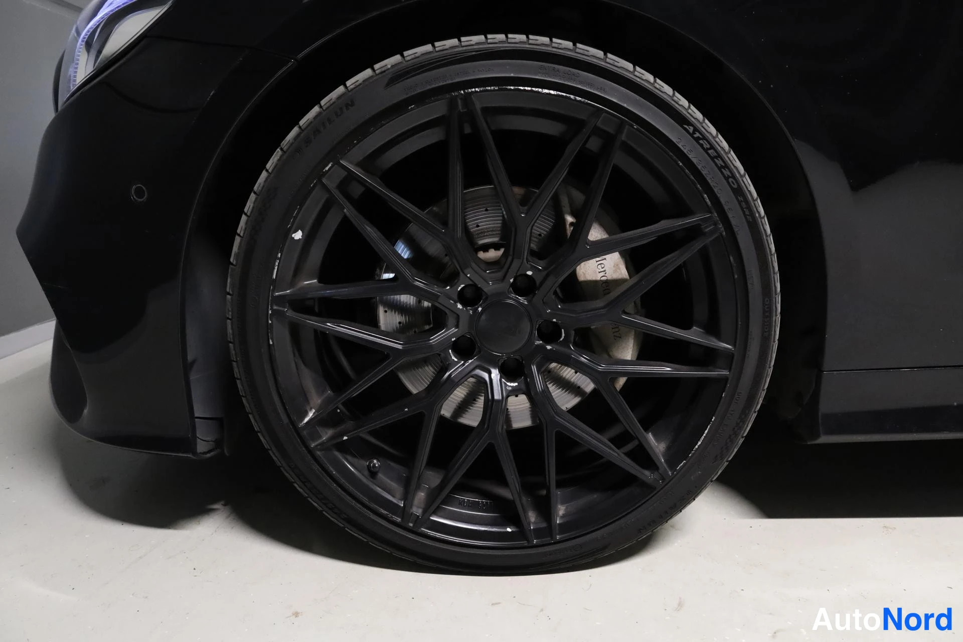 Black Mercedes-Benz E 2017, detail, photo 29