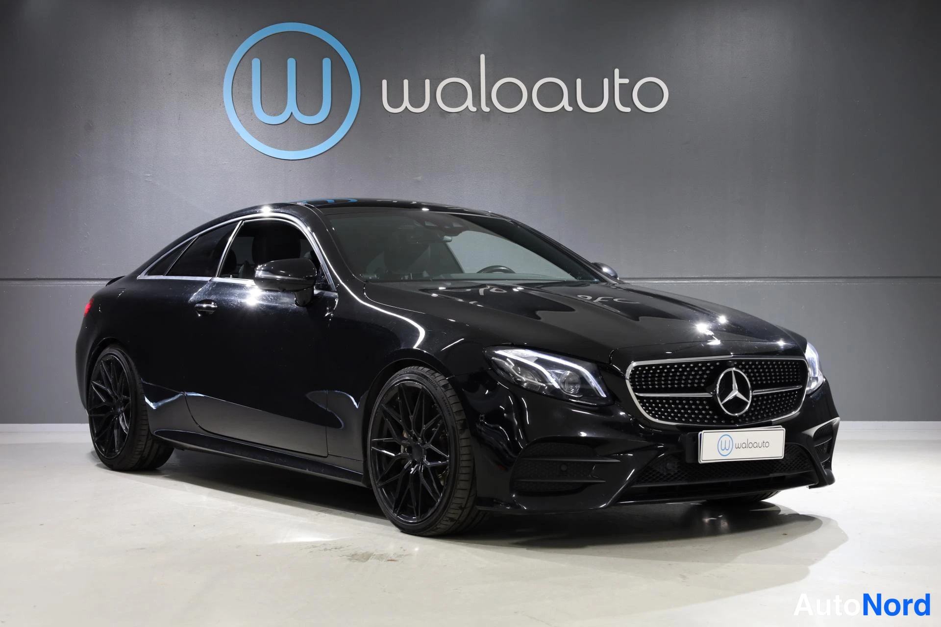 Black Mercedes-Benz E 2017, front three-quarter, nose to the right, photo 2