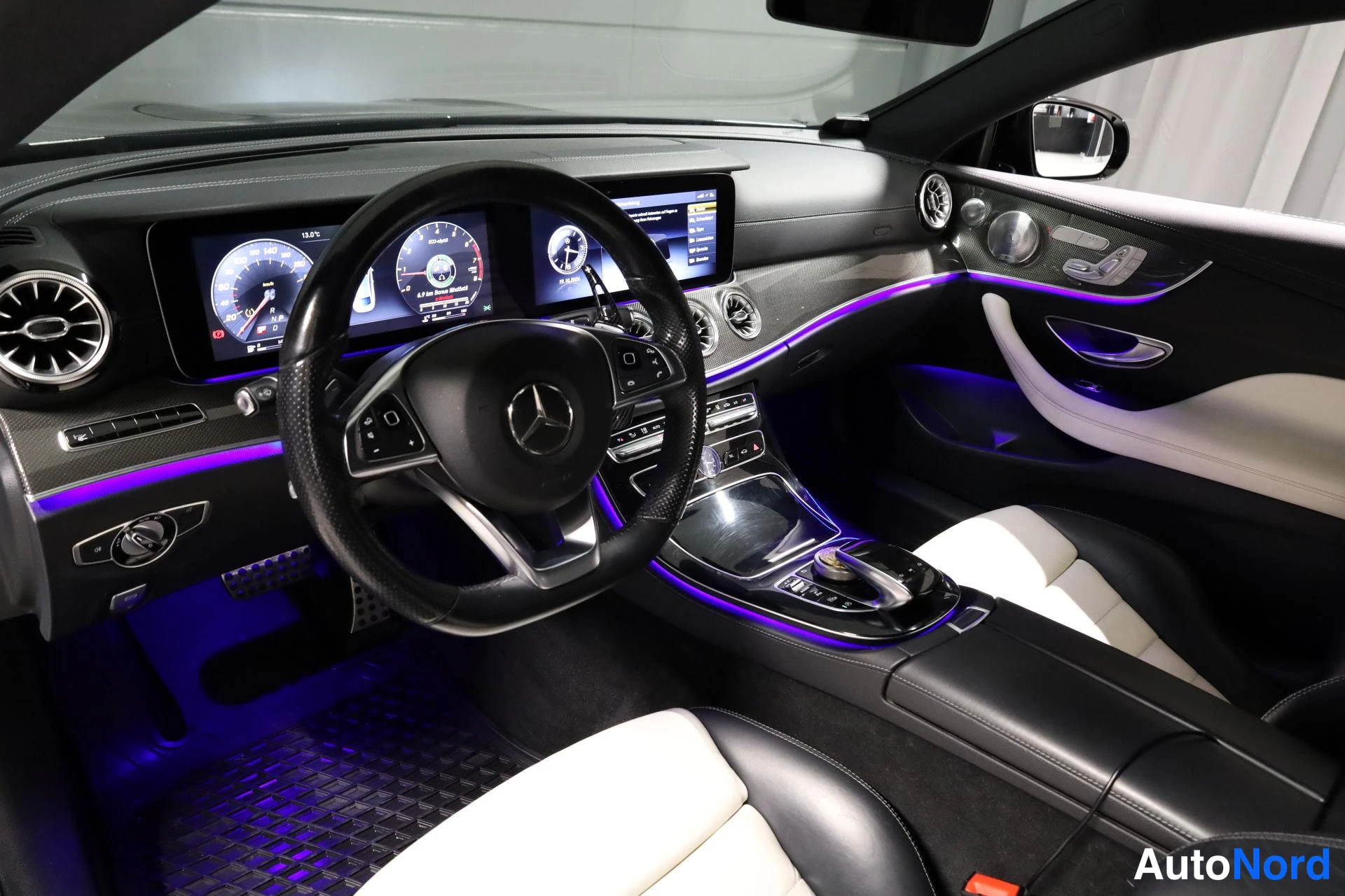 Black Mercedes-Benz E 2017, cockpit, photo 9