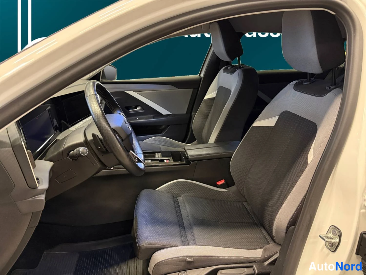 Vit Opel Astra Sports Tourer 2024, framsäten, bild 11