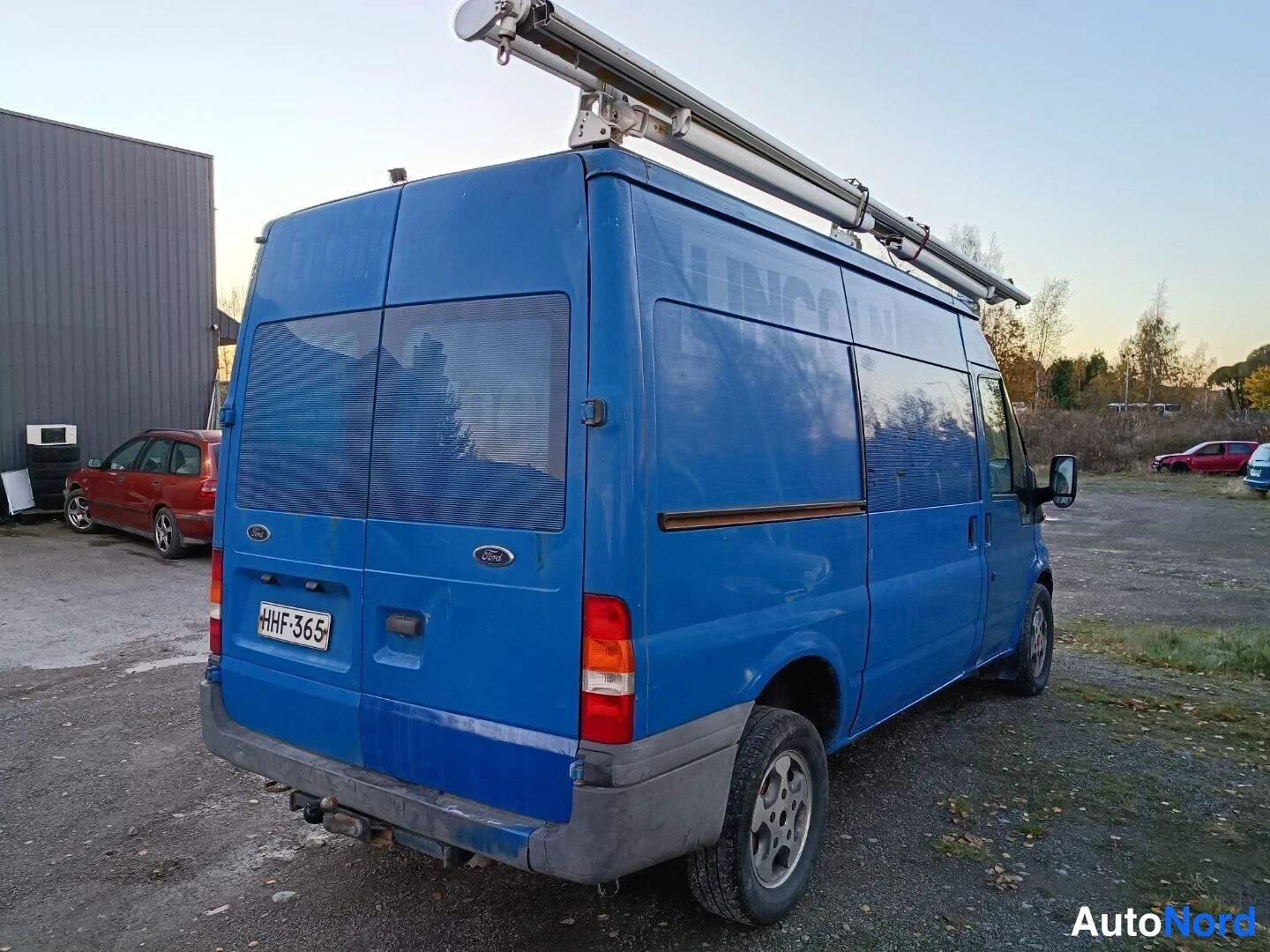 Sininen Ford Transit 2000, takaviisto, kuva 6