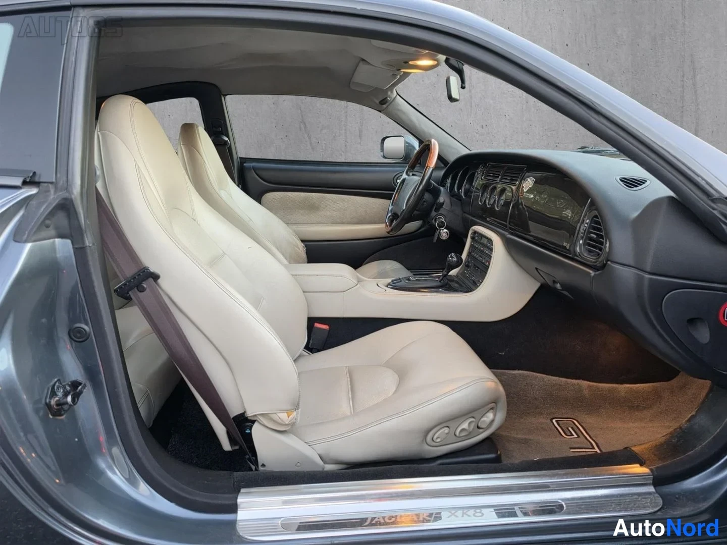 Vihreä Jaguar XK8 1997, ohjaamo, kuva 13