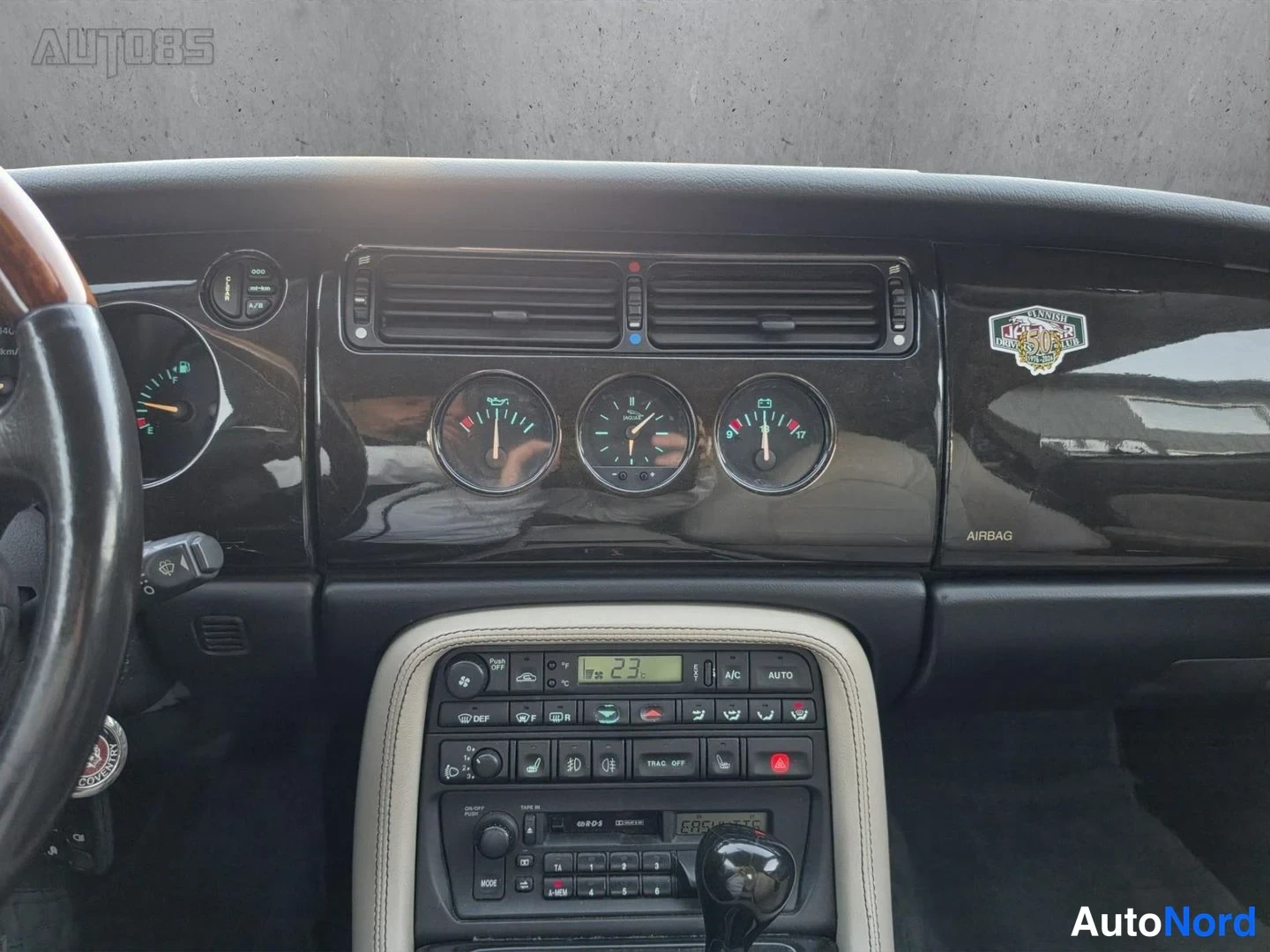Vihreä Jaguar XK8 1997, ohjaamo, kuva 11