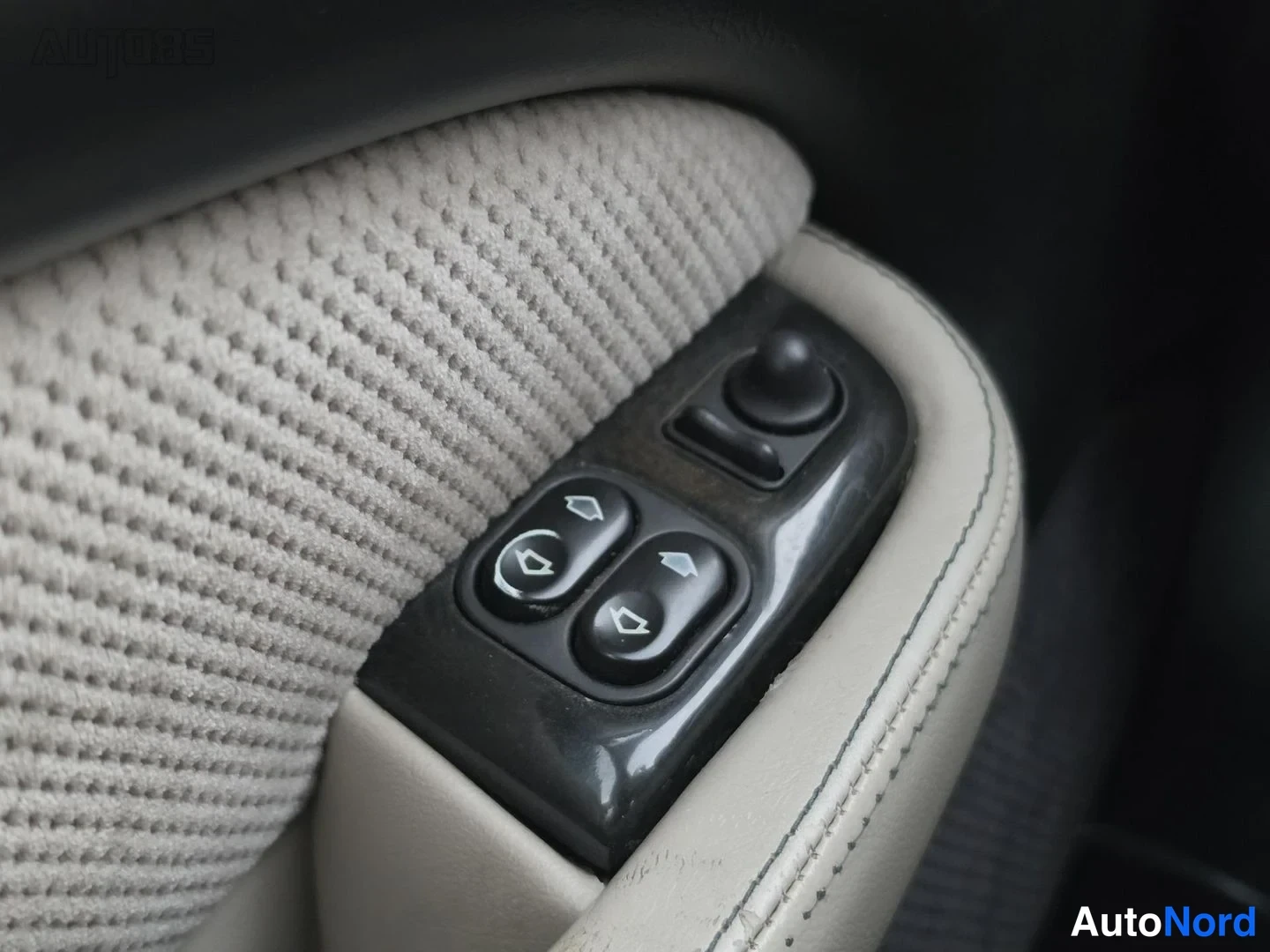 Vihreä Jaguar XK8 1997, yksityiskohta, kuva 21