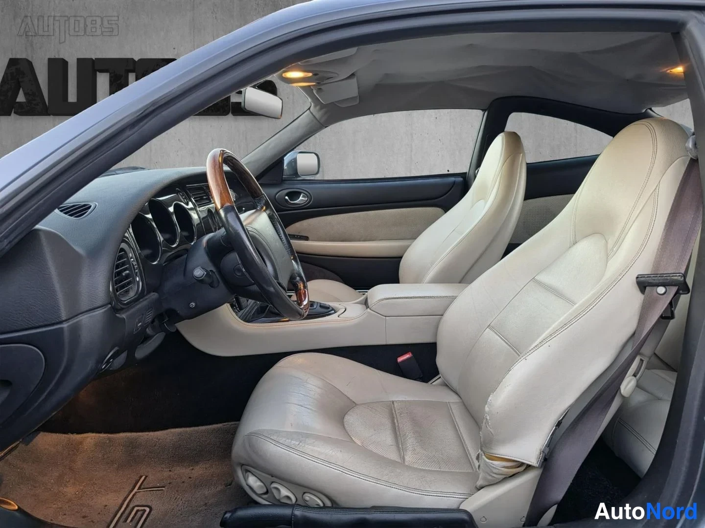 Vihreä Jaguar XK8 1997, ohjaamo, kuva 12