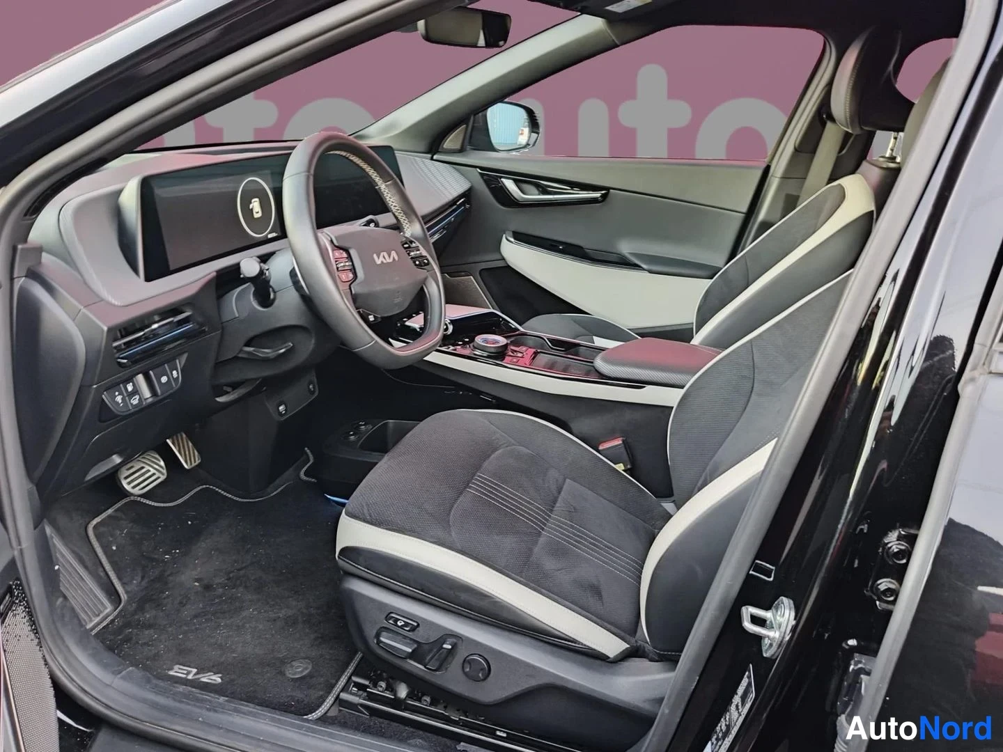 Musta Kia EV6 GT 2023, ohjaamo, kuva 5