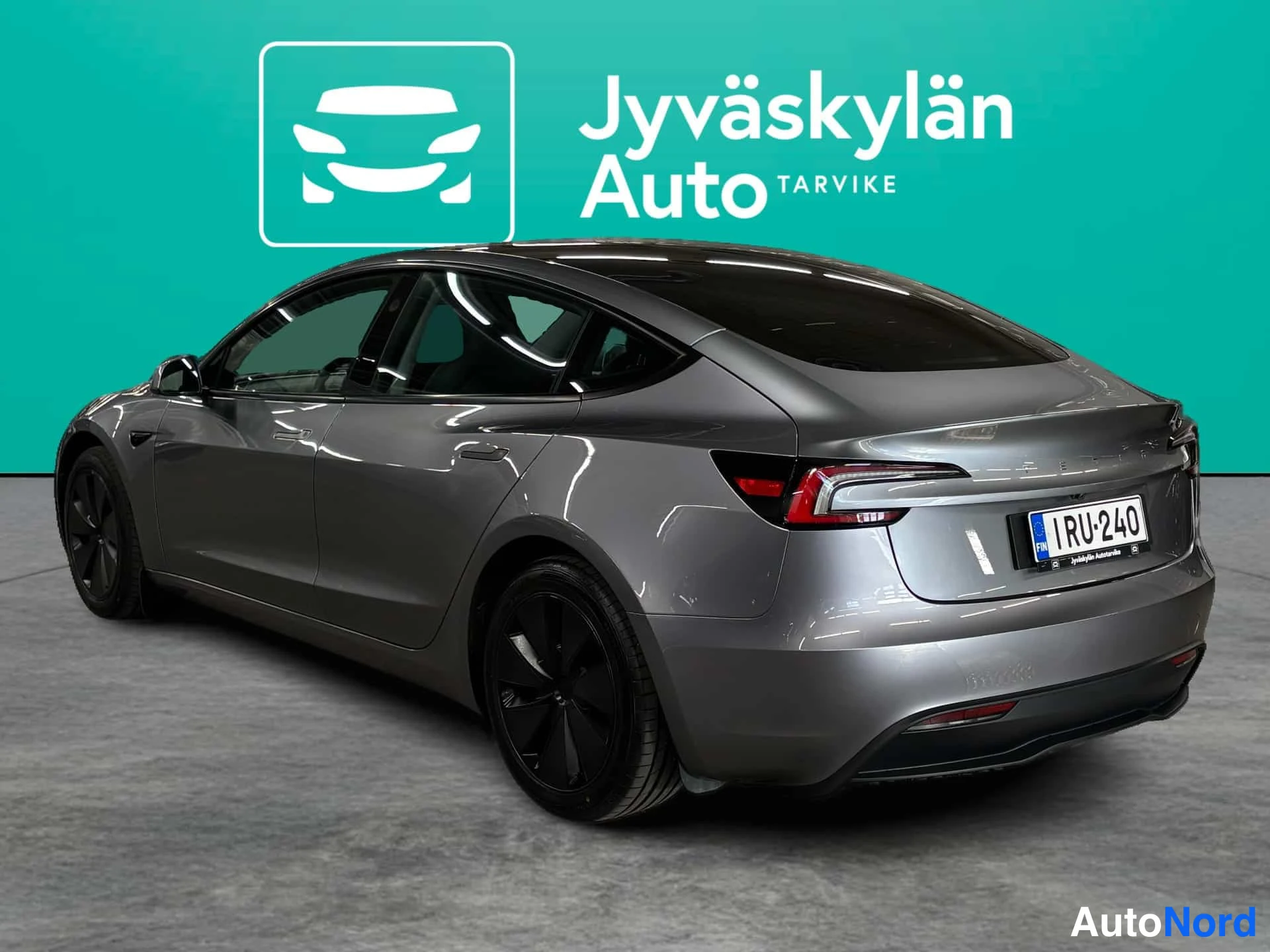 Harmaa Tesla Model 3 2024, takaviisto, kuva 6