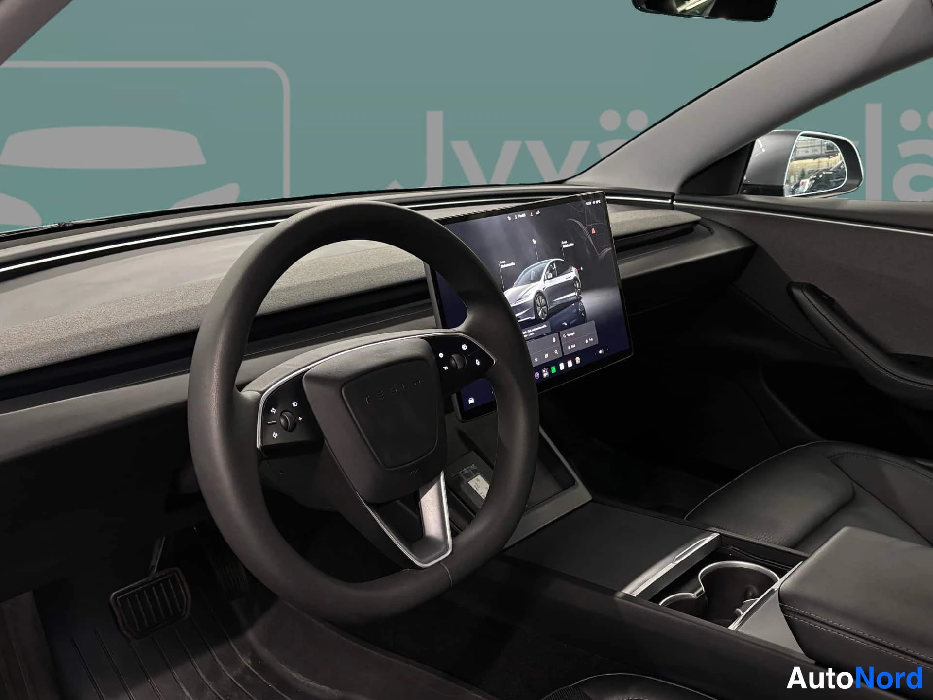 Harmaa Tesla Model 3 2024, ohjaamo, kuva 9