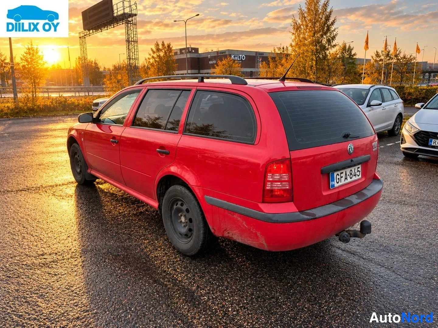 Punainen Skoda Octavia 2002, takaviisto, kuva 2