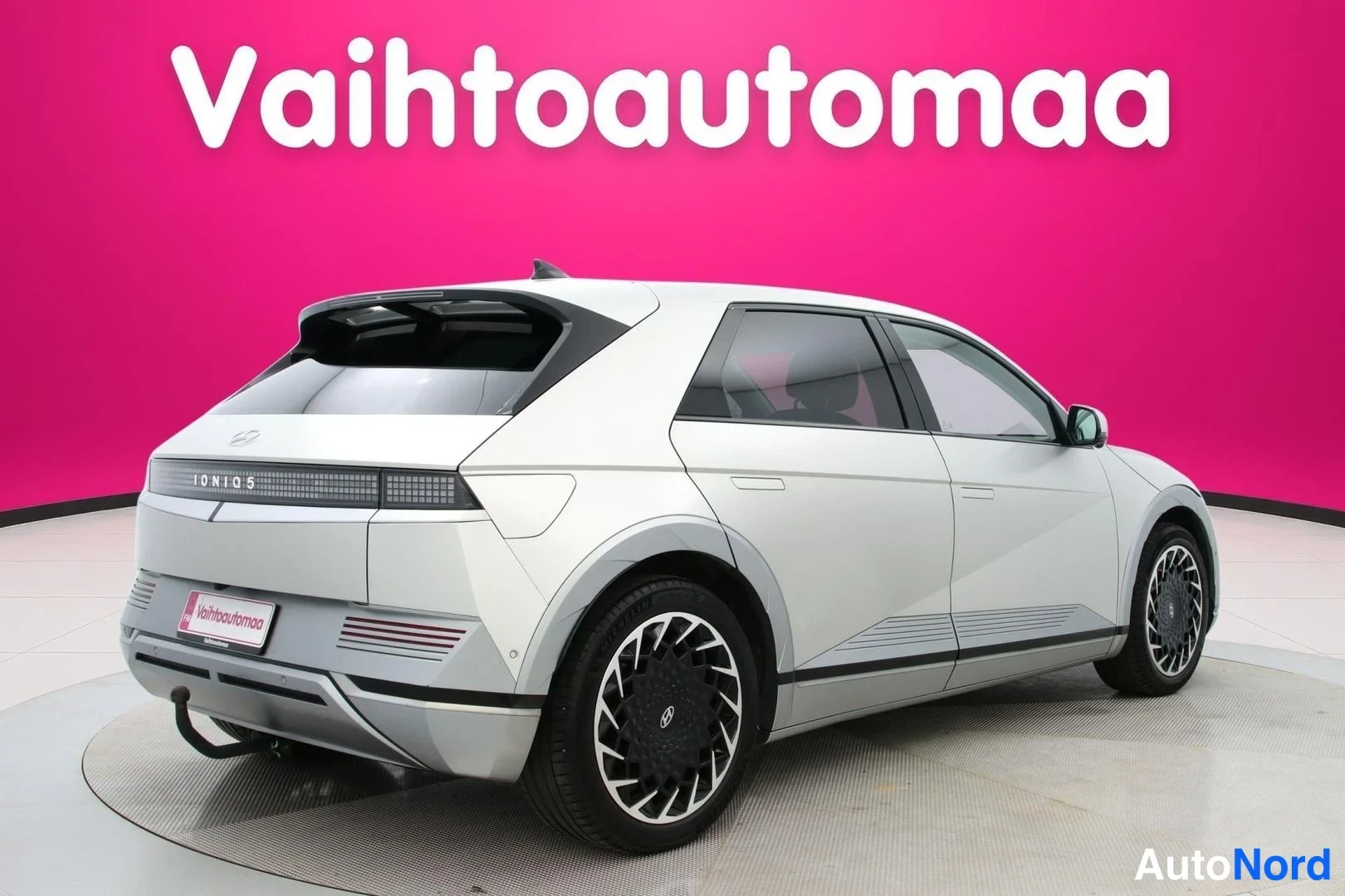 Harmaa Hyundai Ioniq 5 2022, takaviisto, kuva 5