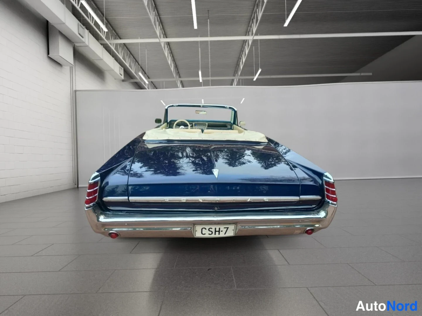 Blå Pontiac Catalina 1963, bakifrån, bild 16