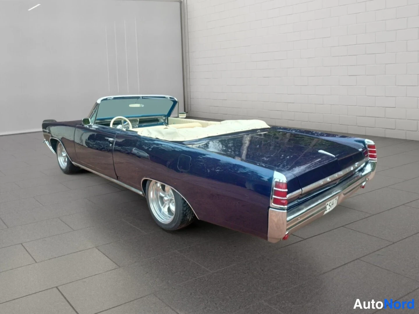 Blå Pontiac Catalina 1963, snett bakifrån, bild 13