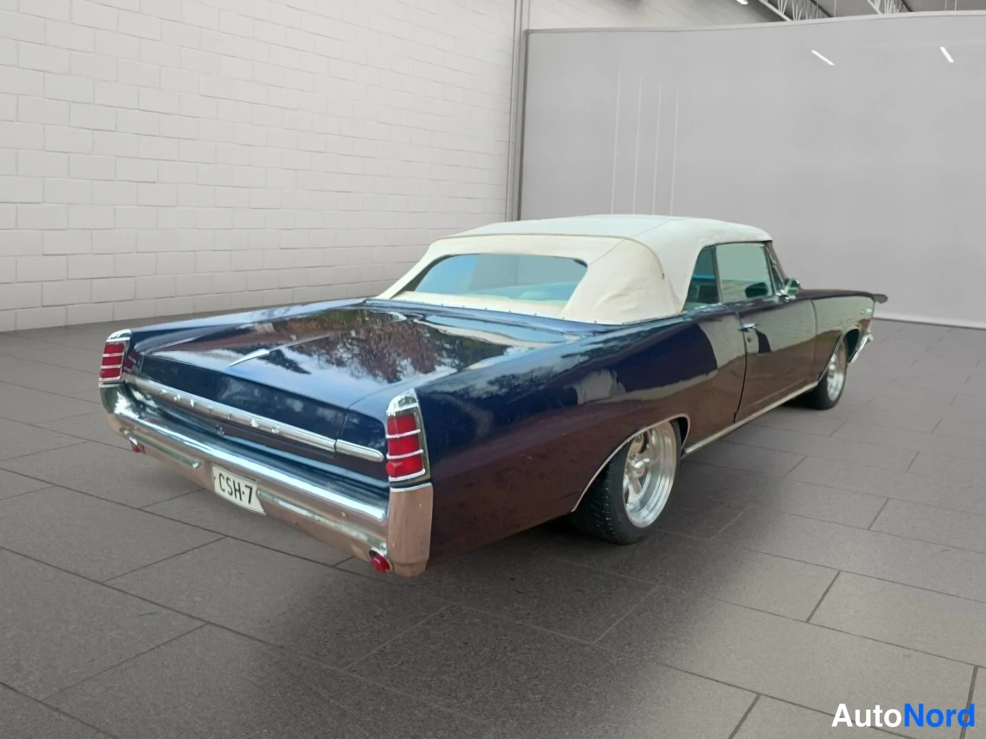 Blå Pontiac Catalina 1963, snett bakifrån, bild 11
