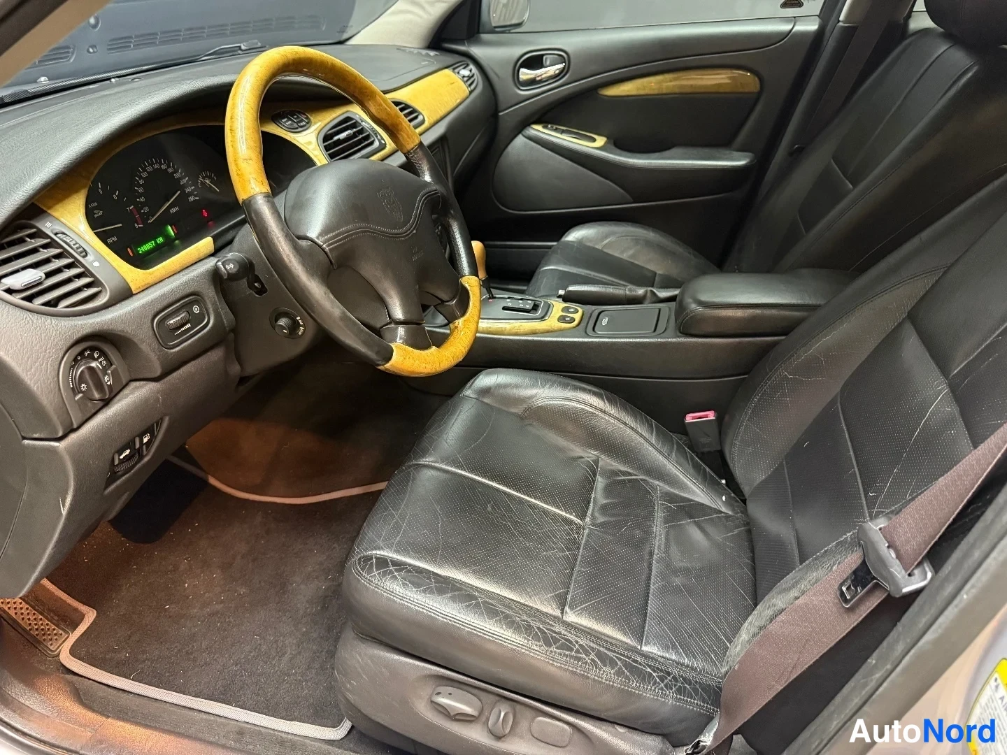Hopea Jaguar S-Type 2000, ohjaamo, kuva 11